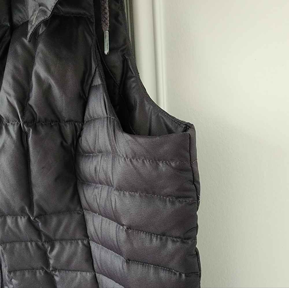 Eddie Bauer Quilted Puffer Vest with Faux Fur Hood | Black | Size XL - Picture 4 of 12
